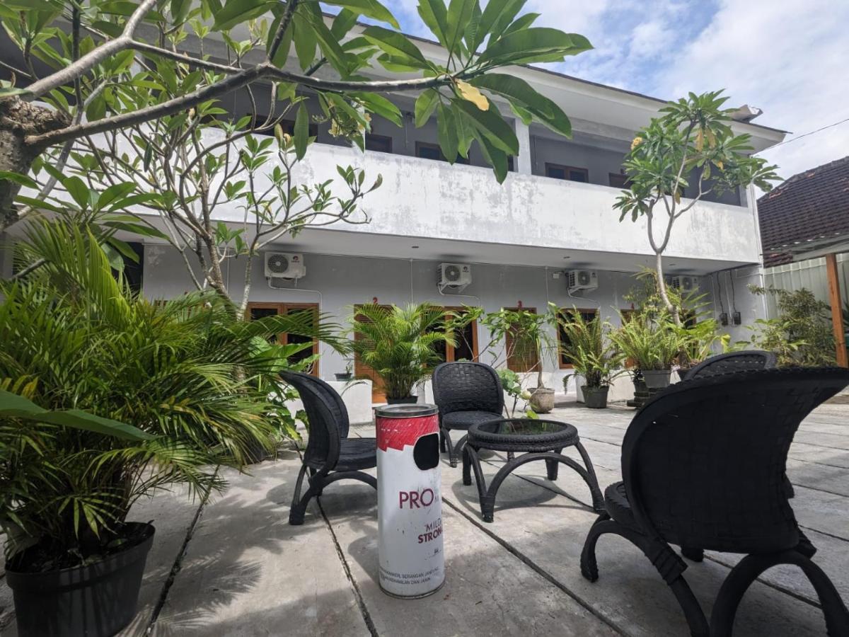 Rumah Pagar Merah Homestay Yogyakarta Exteriör bild