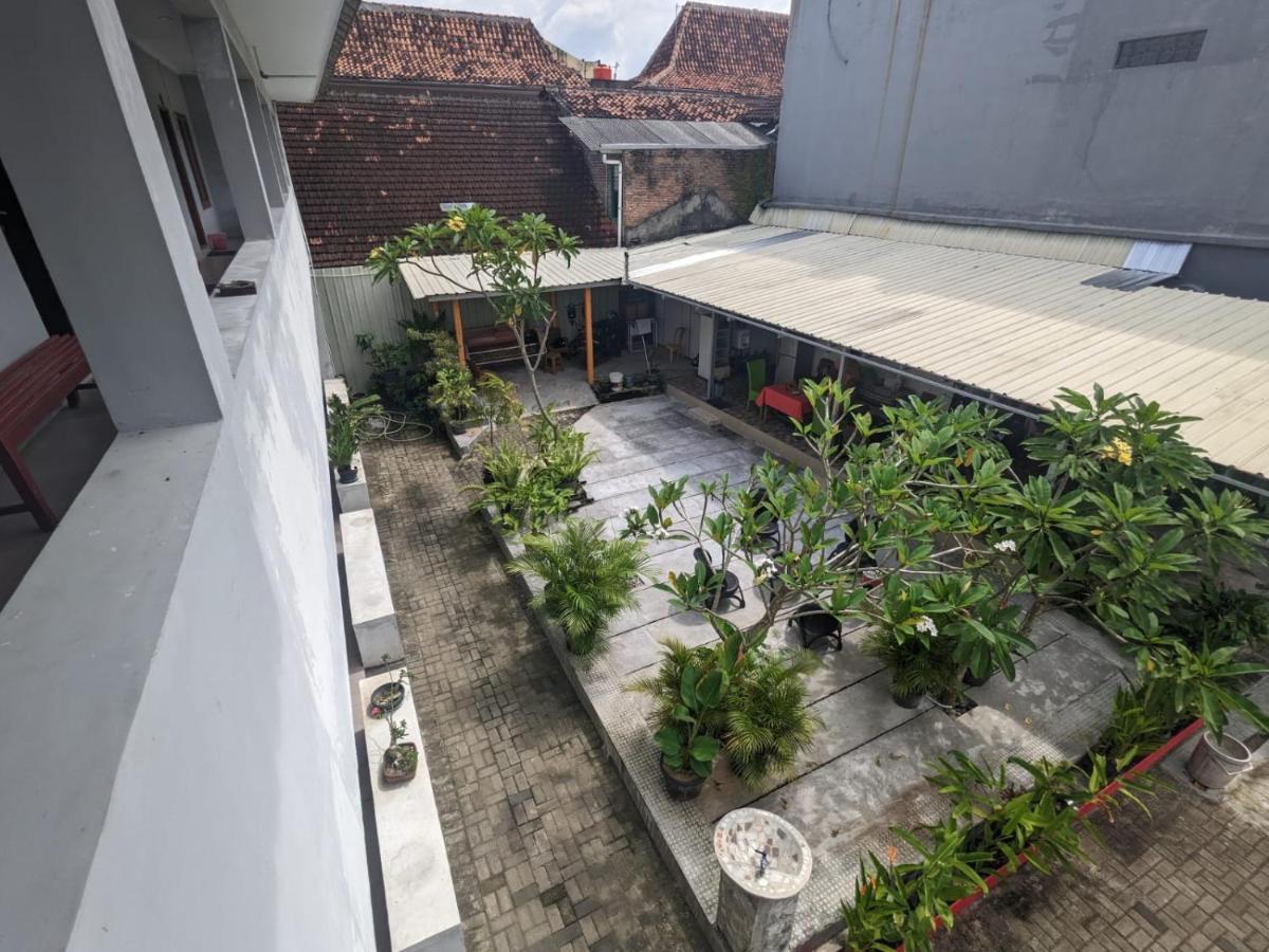 Rumah Pagar Merah Homestay Yogyakarta Exteriör bild